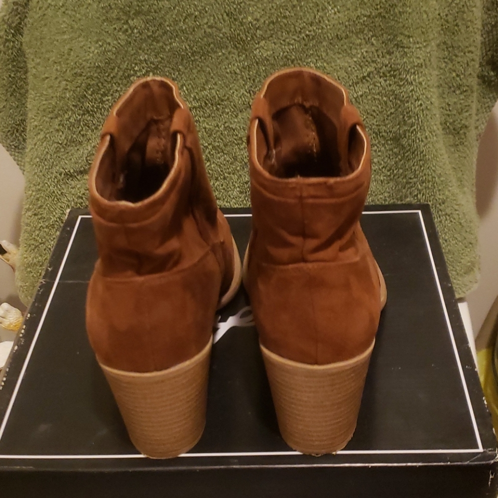 Boots - Picture 2 of 6
